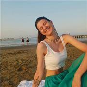 Si offrono ripetizioni e aiuto compiti per studenti delle scuole elementari e superiori.